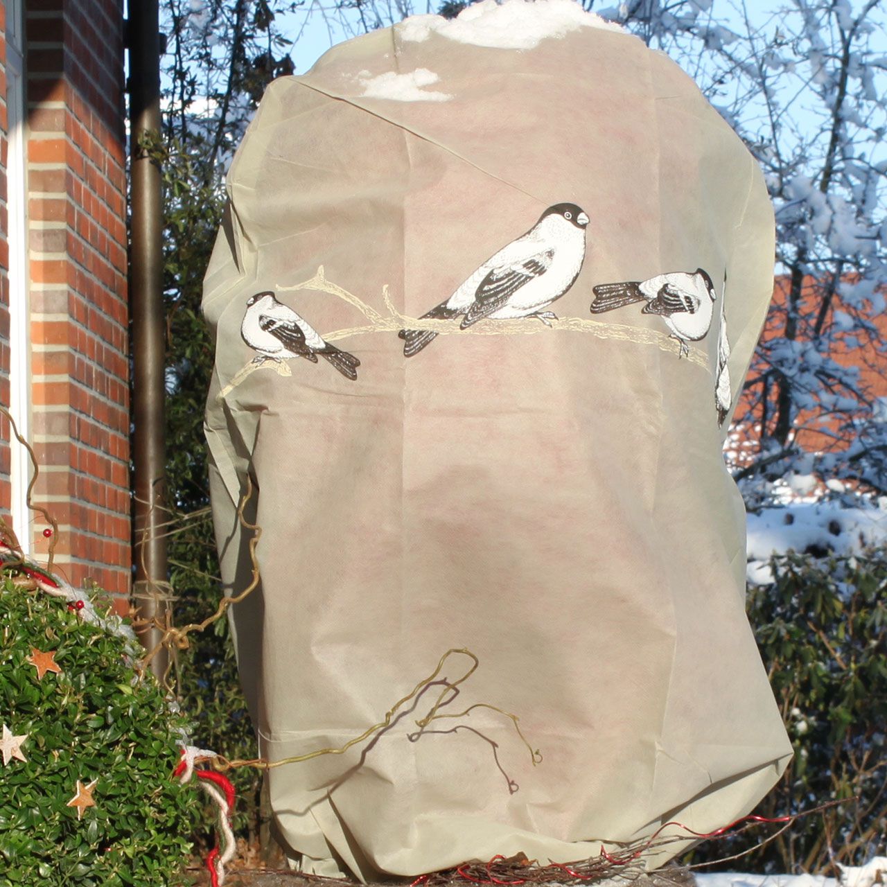 V29152_Winterschutz-Vlieshaube_Spatzen_Vintage_sanddunkel_2_1280x1280.jpg V29152_Winterschutz-Vlieshaube_Spatzen_Vintage_sanddunkel_2_1280x1280.jpg